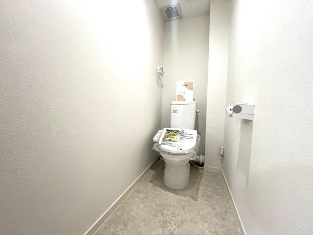 大町団地22号棟のトイレ|縦型トイレはお掃除などお手入れがしやすく常に清潔に保ちやすいですよ♪
