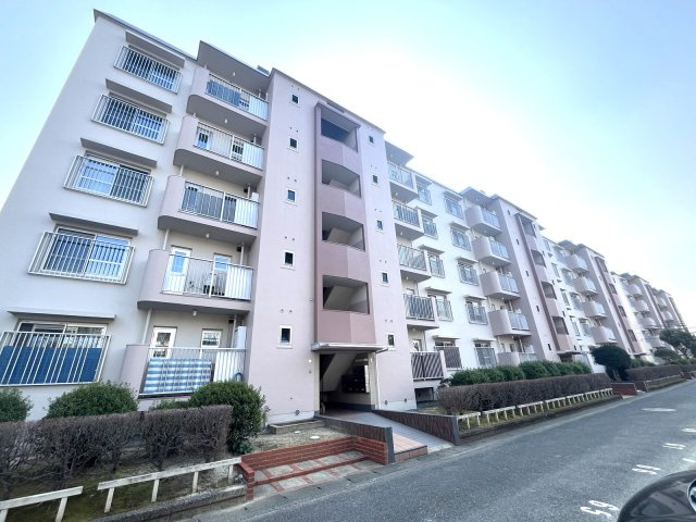 大町団地22号棟の外観|綺麗に整備されている外観です☆