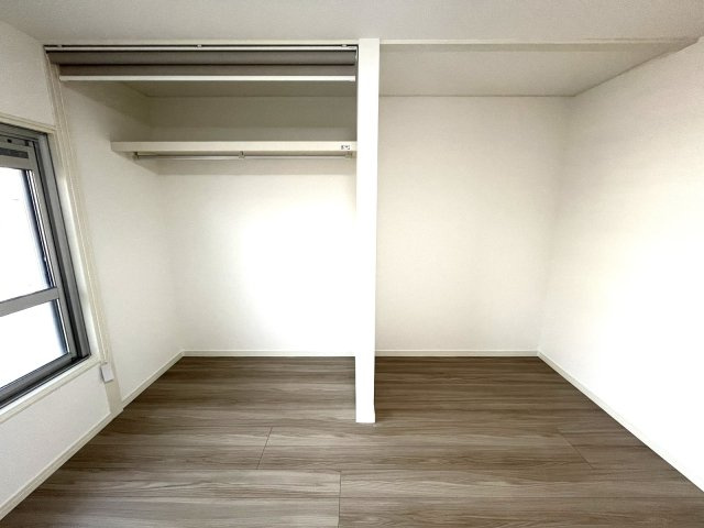 大町団地22号棟の収納|居室の収納が大きくて使いやすそうです！
季節家電や、お洋服が多い方も安心です♪