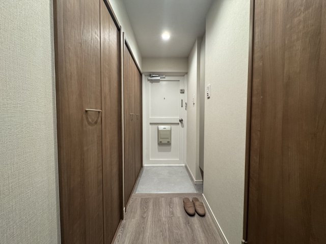 パレス三條の玄関