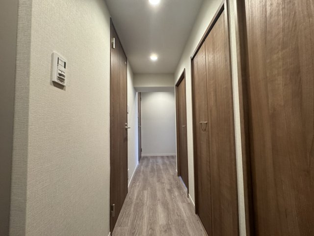 パレス三條の玄関