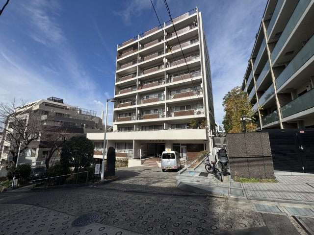 パレス三條の外観