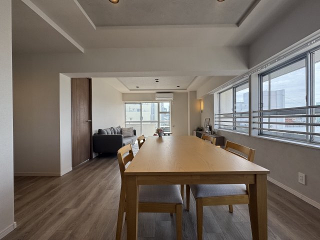 パレス三條の居間・リビング