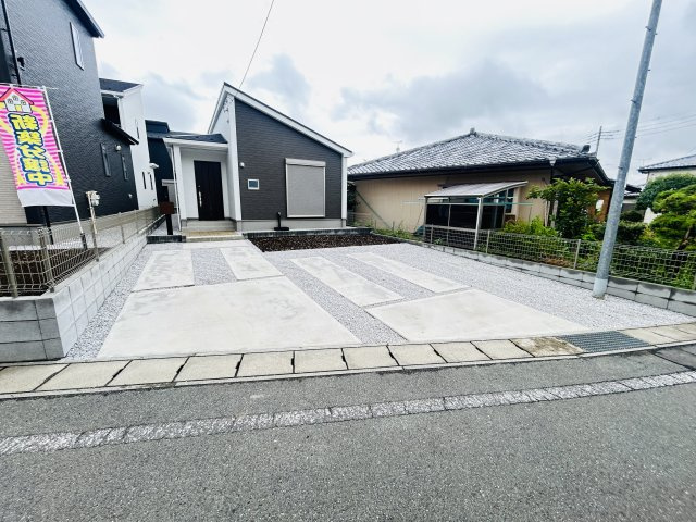 新築　高崎市石原町3期　GRAFARE　2号棟の駐車場|現地写真　駐車スペースは並列3台分可能です！
