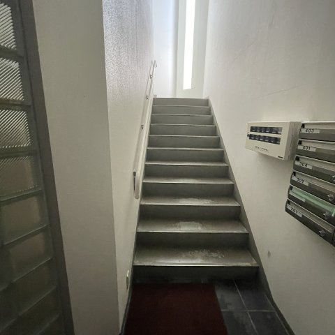室蘭ナラサキビルのエントランス