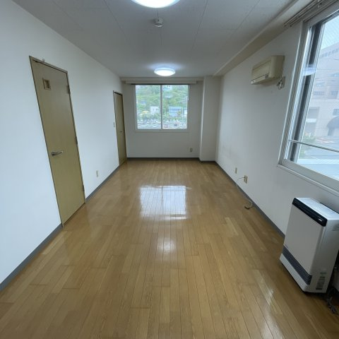 室蘭ナラサキビルの内装