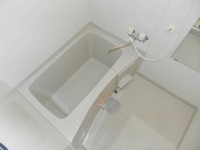 室蘭ナラサキビルの浴室