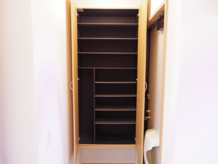 グランドゥールⅣ Ｃの玄関|シューズボックス