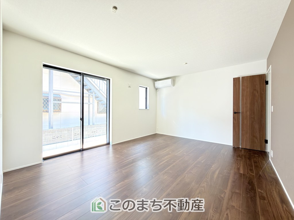リナージュ那須塩原市豊浦南町25-1期の居間・リビング|大きな窓で明るいリビングです！家具を置いても十分なゆとりがございます☆