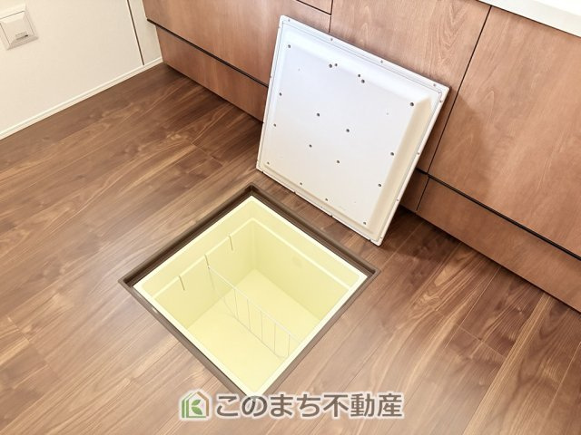 リナージュ那須塩原市豊浦南町25-1期の収納|床下収納は意外と容量があり、日常のストックにも大活躍です♪