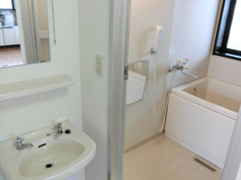 洗面スペース（手洗器・鏡）有り