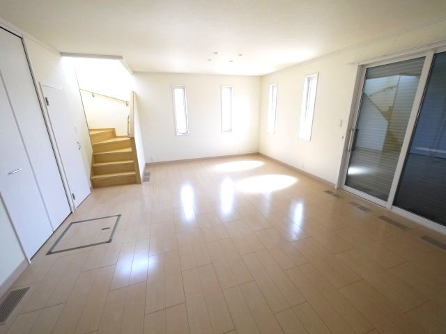 山武市美杉野　中古戸建の居間・リビング|平成25年月築 オール電化太陽光発電２LDKリビング約28帖 セキスイハイム施工軽量鉄骨 駐車2台可