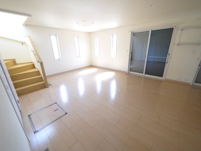 山武市美杉野　中古戸建の居間・リビング|平成25年月築 オール電化太陽光発電２LDKリビング約28帖 セキスイハイム施工軽量鉄骨 駐車2台可