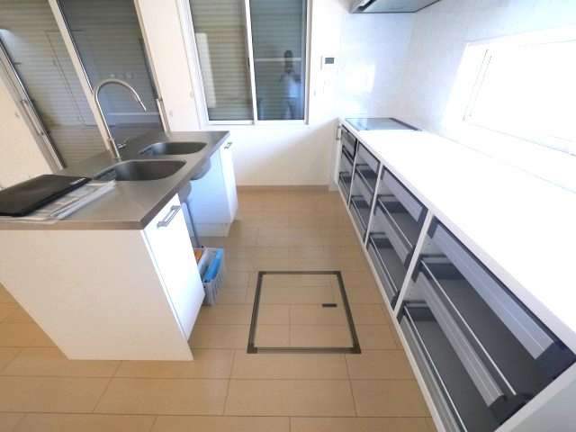 山武市美杉野　中古戸建のキッチン|平成25年月築 オール電化太陽光発電２LDKリビング約28帖 セキスイハイム施工軽量鉄骨 駐車2台可