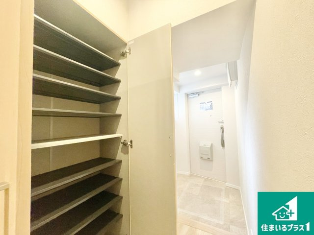 陵南住宅壱号棟の玄関