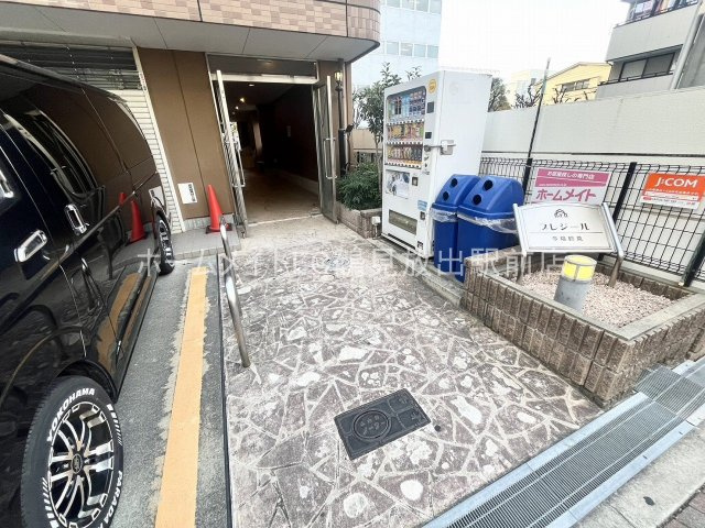 プレジール今福鶴見のエントランス