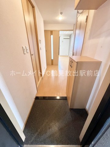 プレジール今福鶴見の玄関