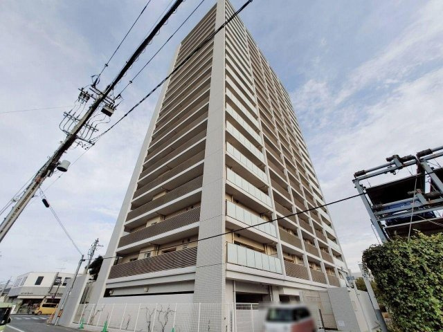 名鉄西尾線「西尾」駅から徒歩約4分という交通利便性の高さが魅力のマンション