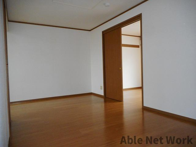 K・レジデンスⅠの居間・リビング|11.5帖のLDK