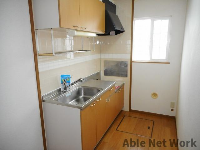 K・レジデンスⅠのキッチン|コンパクトなキッチンで掃除もラクラク