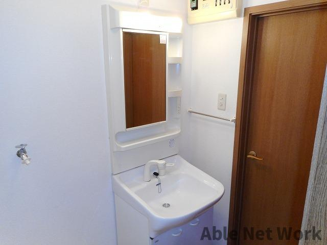 K・レジデンスⅠの洗面所|独立洗面台