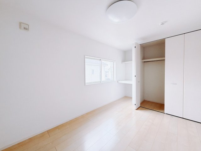 【中古戸建】太田市下浜田町の洋室|■2階洋室｜2階各居室には収納をご用意しています♪常にお部屋を綺麗に保てます！小さなお子様も自然とお片付けができるようになるのでうれしいですよね！
