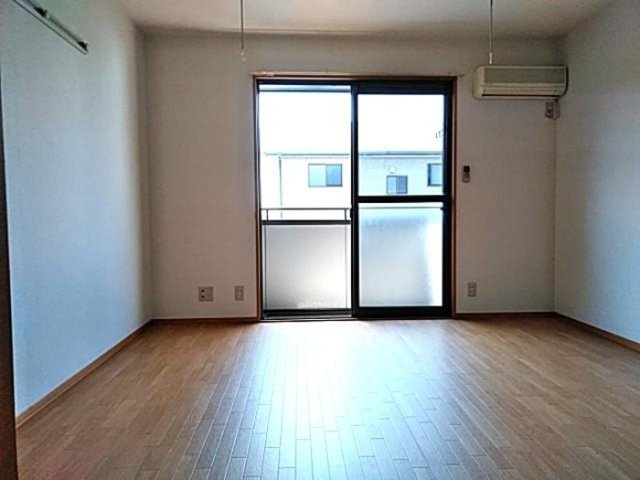 ポートシャトーの居間・リビング|類似です