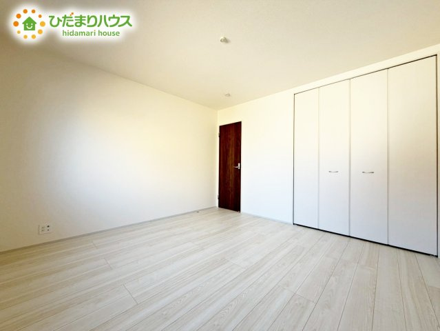 【寝室】 | 城里町石塚15期　新築戸建　2号棟 | 大きなベッドを置いても余裕の広さの主寝室♪♪