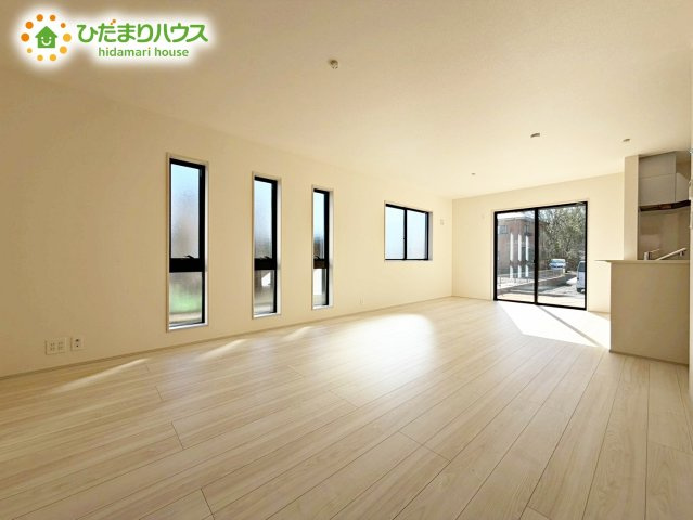 【居間・リビング】 | 城里町石塚15期　新築戸建　2号棟 | お子様が元気に遊べる広々としたリビングです。