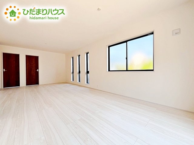 【居間・リビング】 | 城里町石塚15期　新築戸建　2号棟 | お子様が元気に遊べる広々としたリビングです。