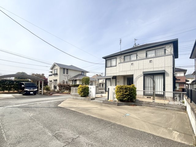 【中古戸建】佐波郡玉村町大字小泉の外観|■外観｜特徴のある個性的な住まいと美しい街並み、そして住みやすい環境を、ぜひ現地でご覧になりませんか。お気軽にお問合せください(^^)  