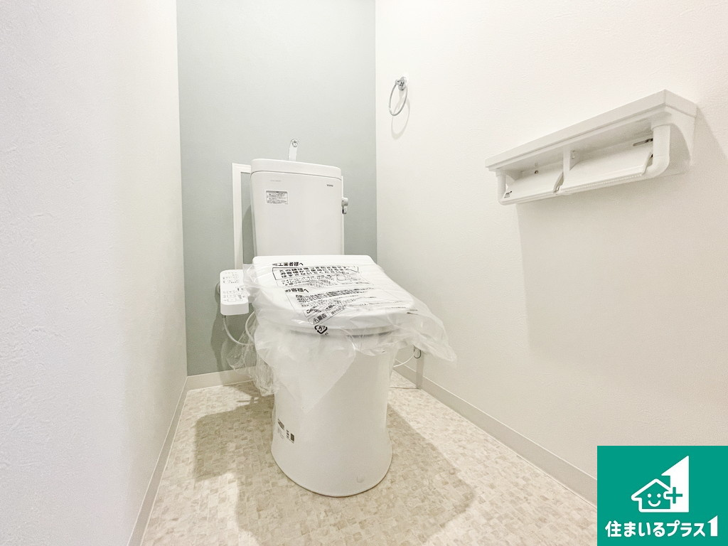 エバーグリーン金岡四号棟のトイレ|シャワー洗浄機能付トイレは標準仕様。冬場は暖かシートヒーターも装備！【現地写真】