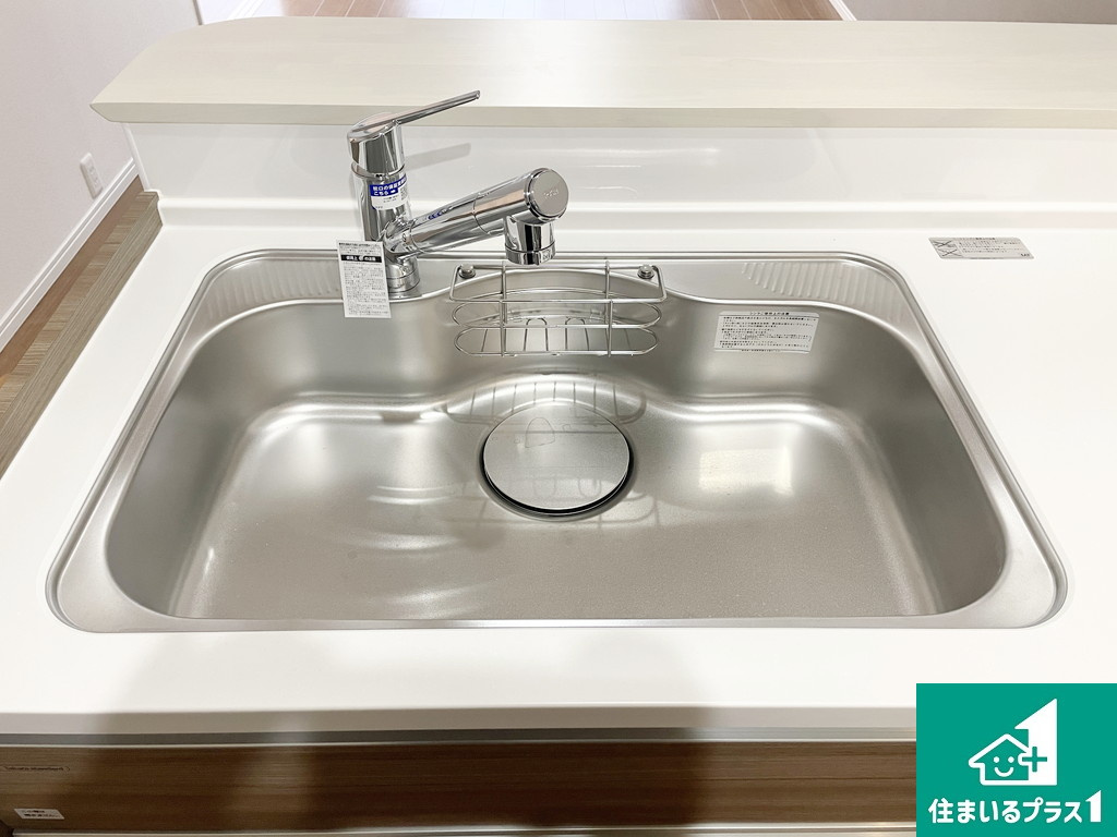 エバーグリーン金岡四号棟の浴室|清潔感あふれる、ピカピカの新品シンクに交換済みです。