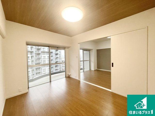 エバーグリーン金岡四号棟の寝室|南向きの明るく心地よい空間です！【現地写真】