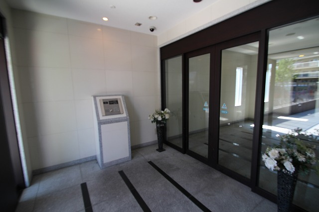 グラン・コート小牧原の玄関