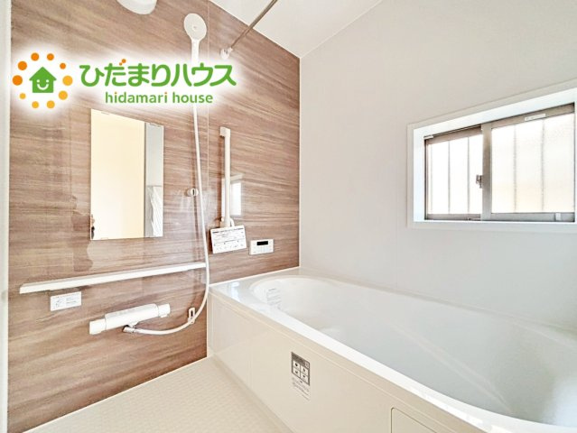 【浴室】 | ひたちなか市津田853番　新築戸建 | 広々１坪タイプの浴室！雨の日のお洗濯にも大活躍な浴室乾燥機付き