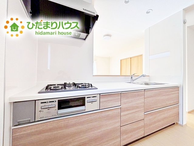 【キッチン】 | ひたちなか市津田853番　新築戸建 | 対面式キッチンは家事をしながら家族を見守り、コミュニケーションの取れる人気のスタイルです