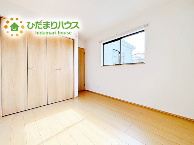 【洋室】 | ひたちなか市津田853番　新築戸建 | 洗練された空間にやわらかい光が差し込み、お気に入りの家具や小物が映えます。