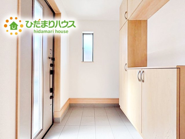 【玄関】 | ひたちなか市津田853番　新築戸建 | 玄関は、住宅に入るときに最初に目に入る重要な場所♪　お洒落な玄関はお客様からも喜んでいただけそうですね！！