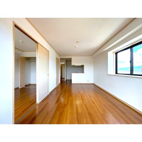 菊池郡菊陽町大字津久礼の賃貸マンションの居間・リビング