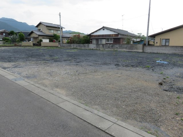 西条市小松町新屋敷の売地