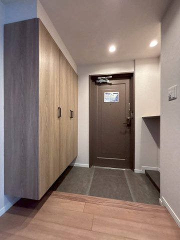 ロイヤルシャトー西岡の玄関