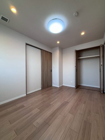 ロイヤルシャトー西岡の洋室