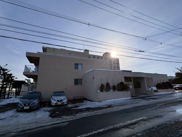 ロイヤルシャトー西岡の外観