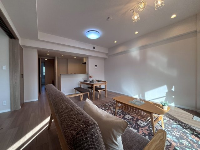 ロイヤルシャトー西岡の居間・リビング