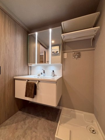 ロイヤルシャトー西岡の独立洗面台