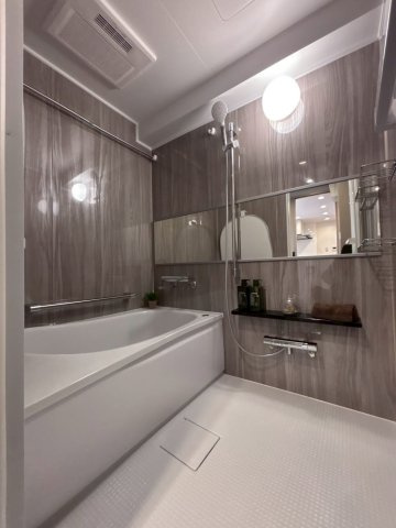 ロイヤルシャトー西岡の浴室