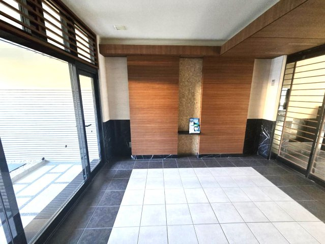 アルファステイツ大橋南のエントランス|高級感のあるデザインでとてもおしゃれです☆お家に帰ってくるのが楽しみになりますね♪