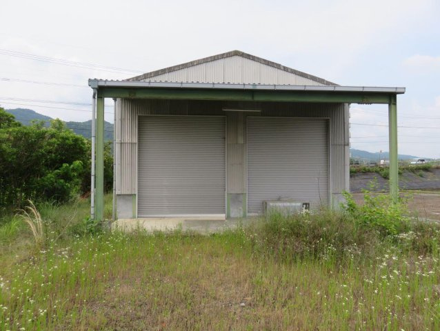 西条市楢木の倉庫