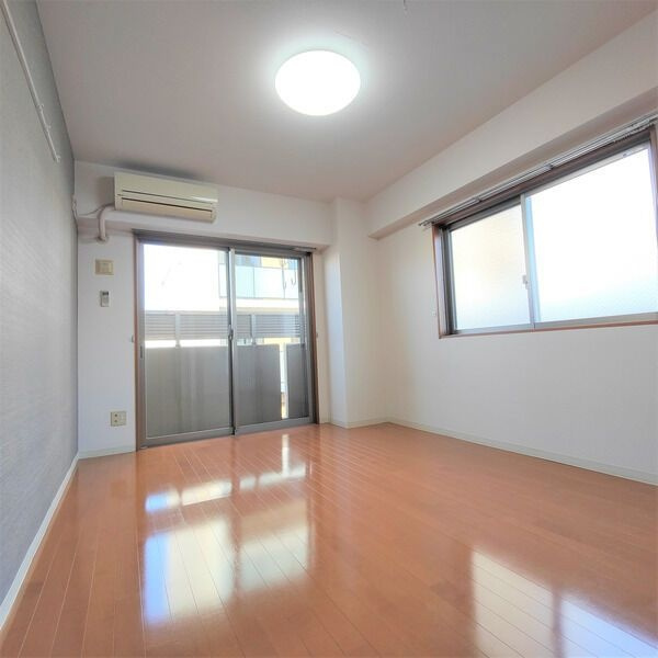 レジデンスTH浄心の居間・リビング